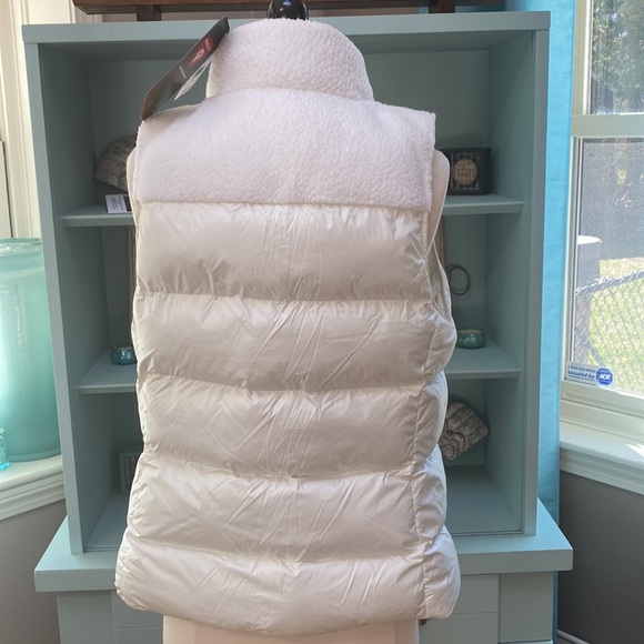 Vineyard Vines Quilted Sherpa Puffer Vest - Picture 13 of 13